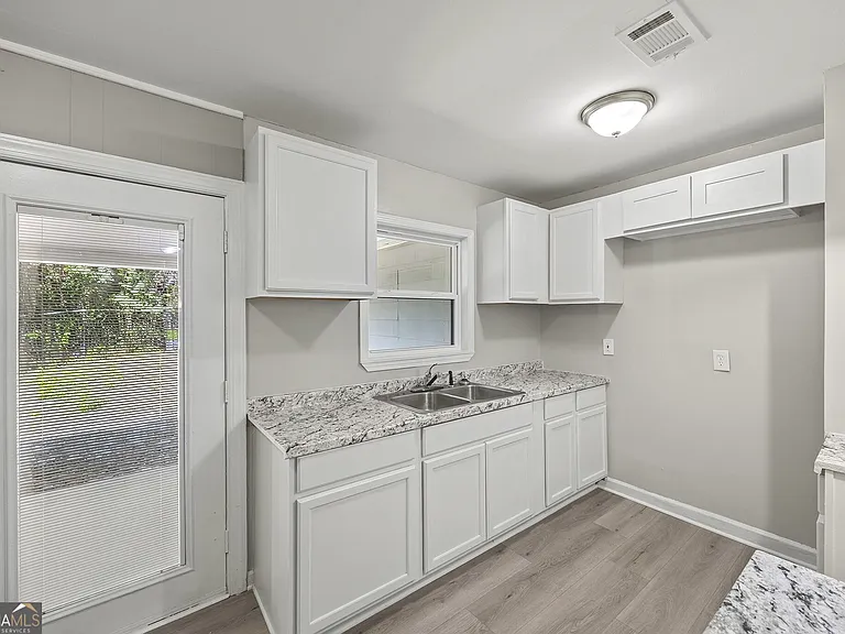 3415 Travis Blvd — Photo 2