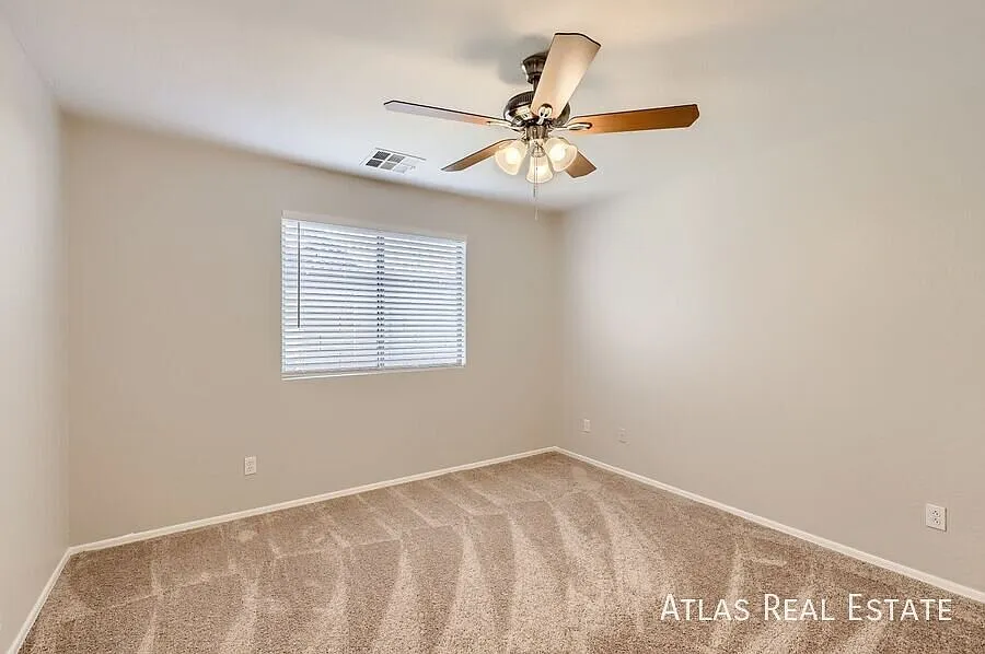 4 Bedroom 2.5 Bath 2 story home located in the beautiful San Tan! — Photo 3