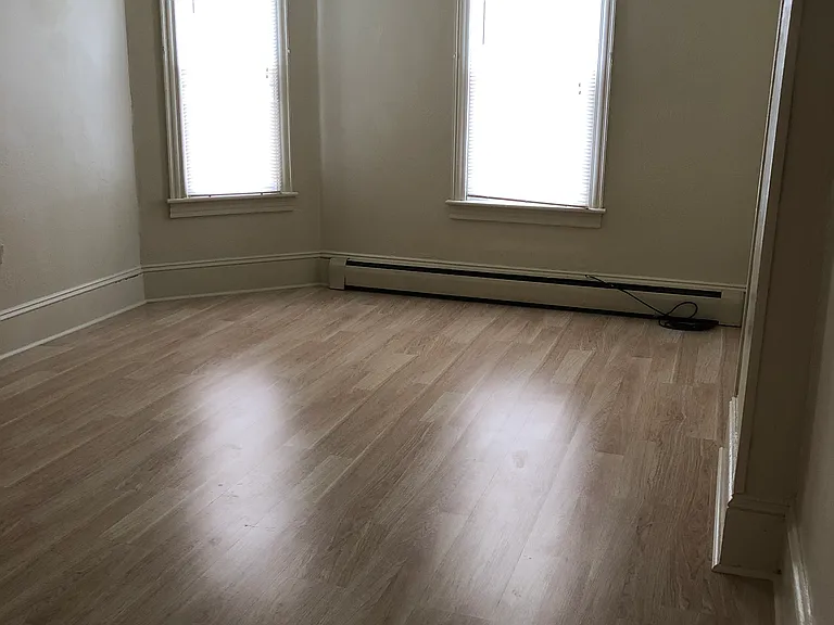 153 W 8th St — Photo 1