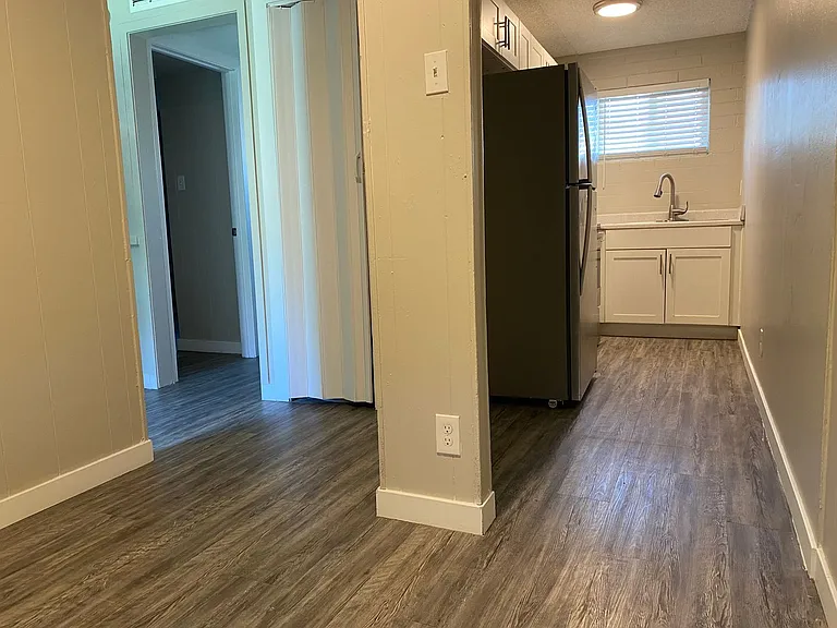 2420 W Glenrosa Ave — Photo 7