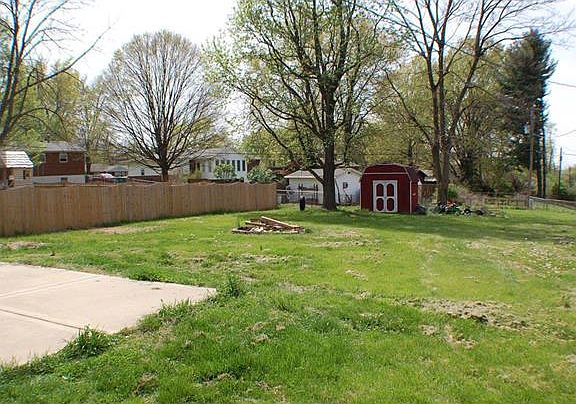 4th image of 121 Hillcrest Dr