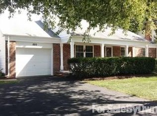 880 Shady Grove Ln, Buffalo Grove, IL 60089