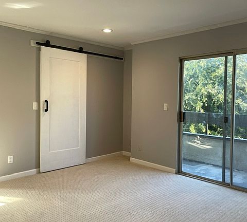 3rd image of 13046 Moorpark St APT 201