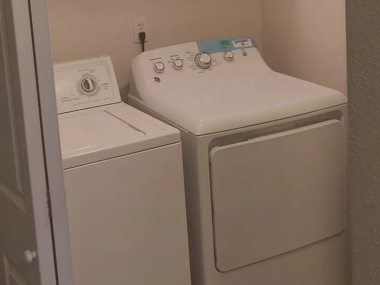 819 Devon Ct — Photo 13