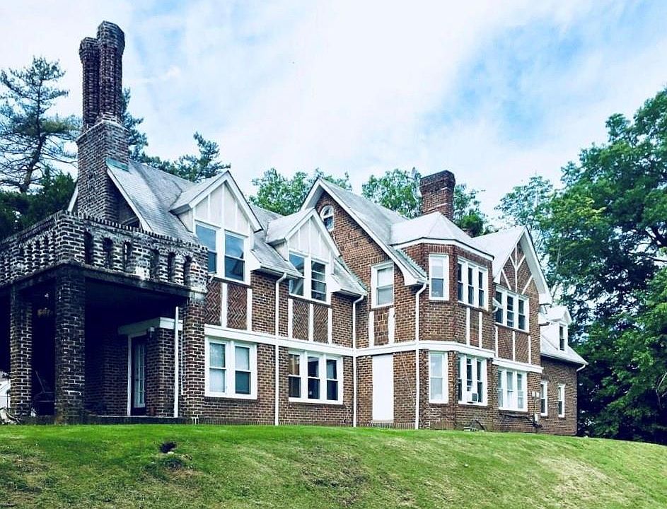 1st image of 22 Dickinson Ave #4