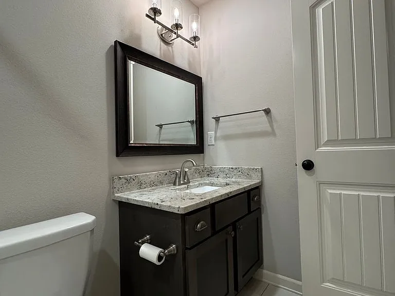 1707 SE K Pl — Photo 17