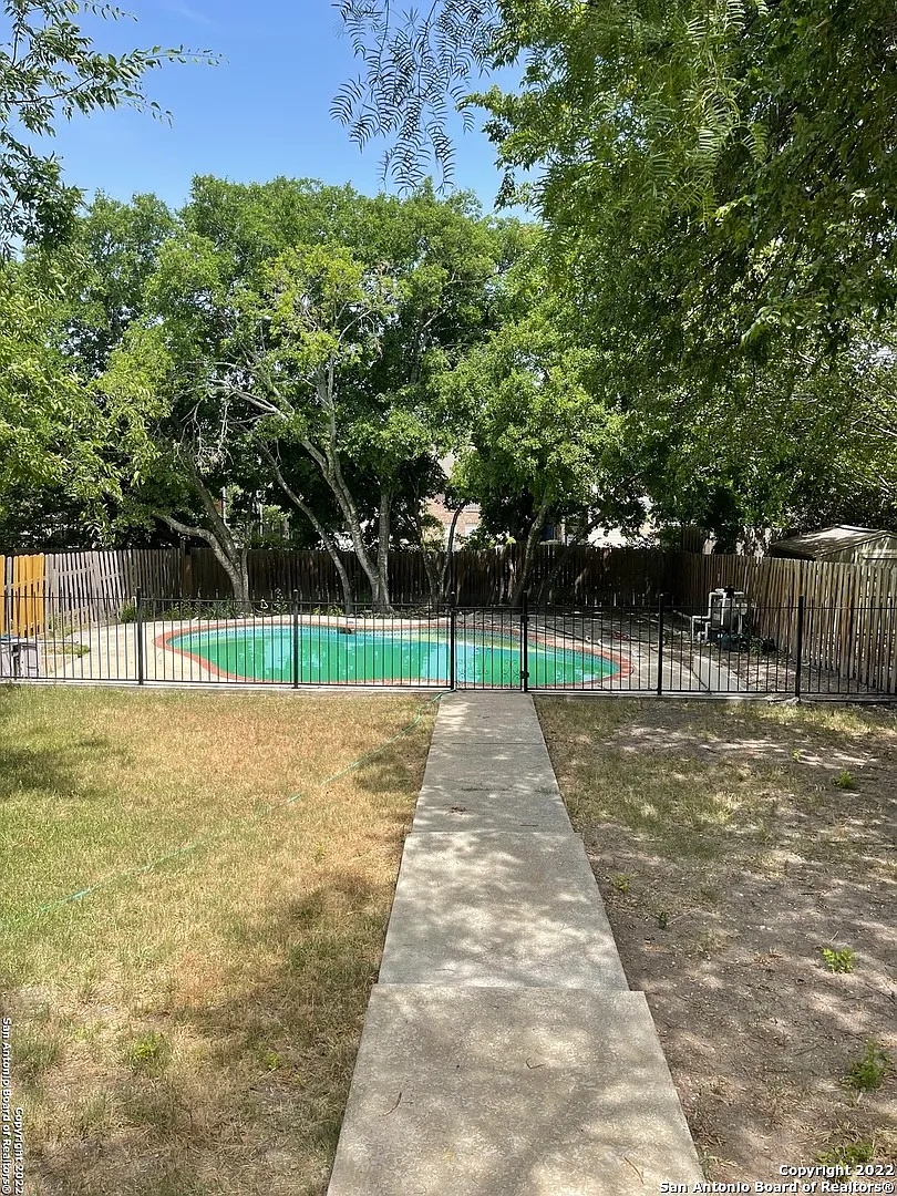 3 bed, 2.5 bath, 2117 sqft, $2,800 — Photo 1