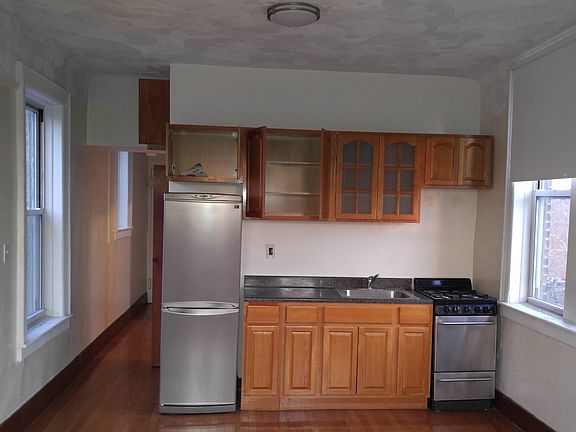 5th image of 860 Marcy Ave APT 4