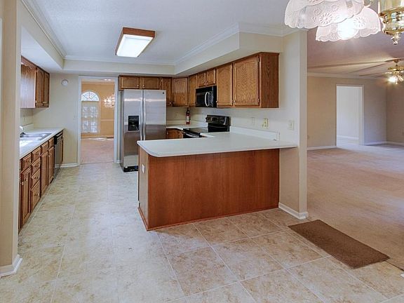 4th image of 8285 Elm Hill Cir