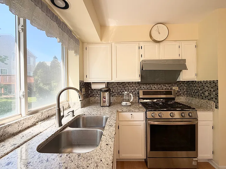 1936 Cobblebrook Ln — Photo 12