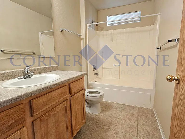 1805 E Overland Rd #13 — Photo 6