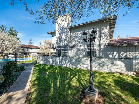 4th image of 200 Ridgetop Dr APT 19