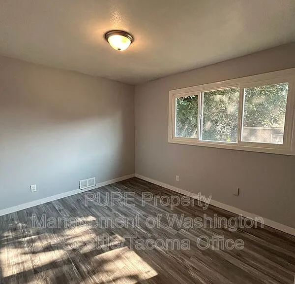 721 S Ainsworth Ave — Photo 6