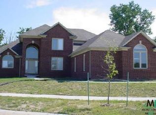 54488 N White Spruce Ln, Utica, MI 48315