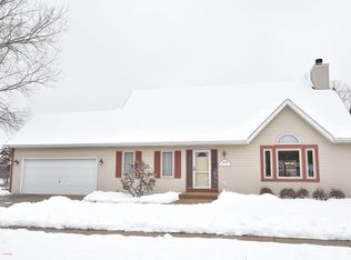 2809 Jacquelyn Dr, Waukesha, WI 53188
