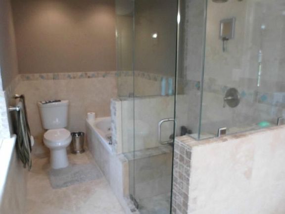 stand up shower & jacuzzi 