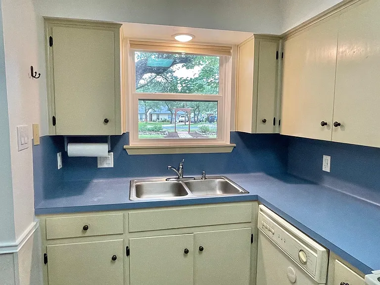 13504 Lois Ln — Photo 9