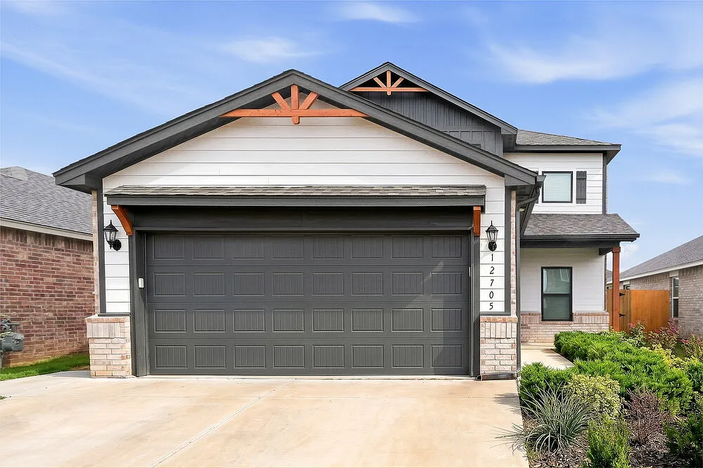4 bed, 3.0 bath, 1903 sqft, $1,995 — Photo 1