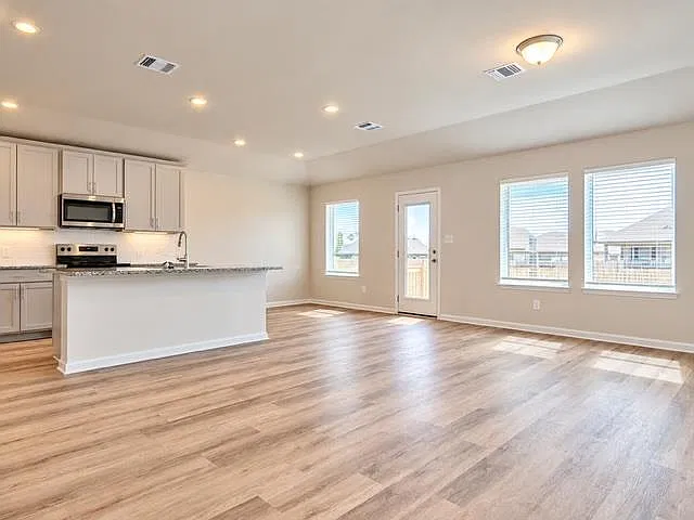 3 bed, 2.0 bath, 1540 sqft, $1,850 — Photo 4