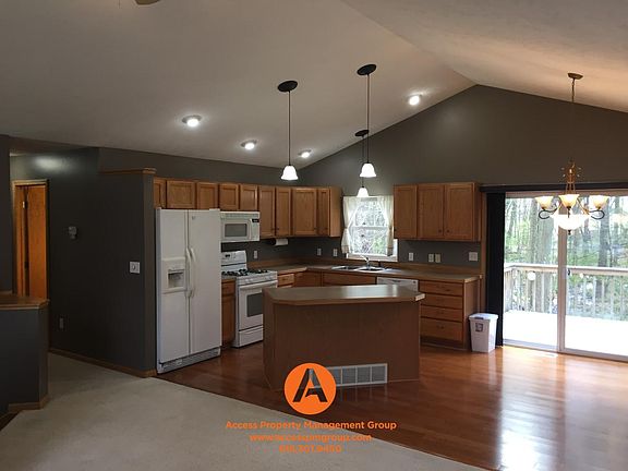 3rd image of 9586 Parmeter Ave NE