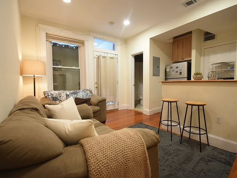 192 Winthrop Rd #4 — Photo 4