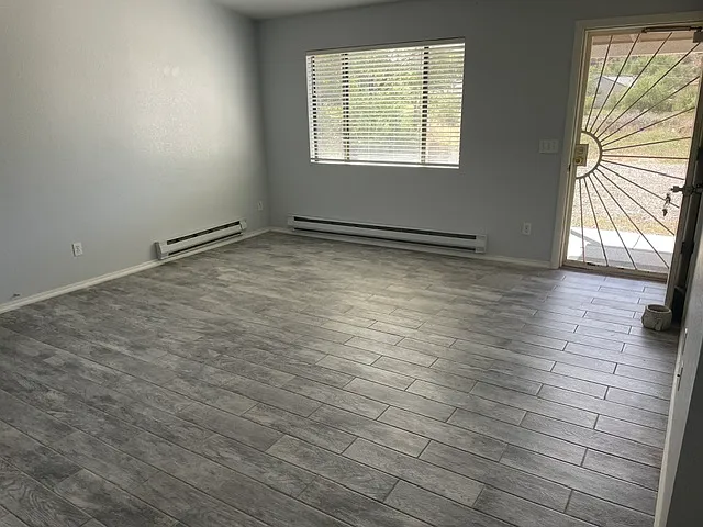 2 bed, 1000 sqft, $1,300 — Photo 2