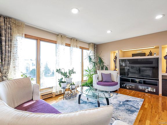 3rd image of 909 Gerry Avenue