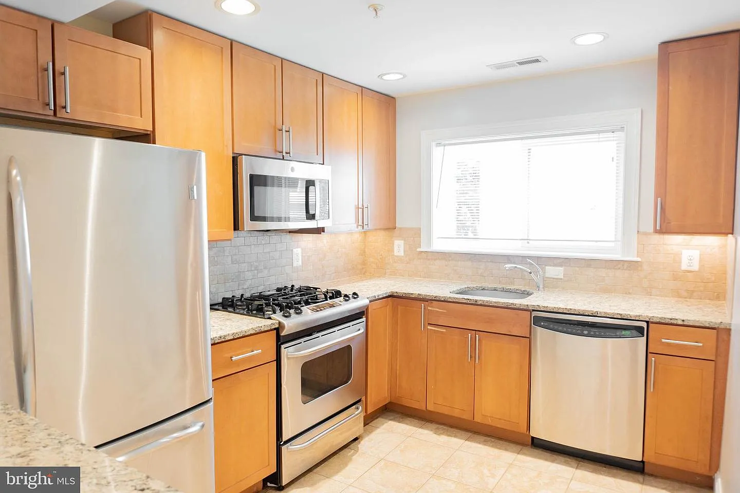 1901 Lincoln Rd NE APT 204 photo 1
