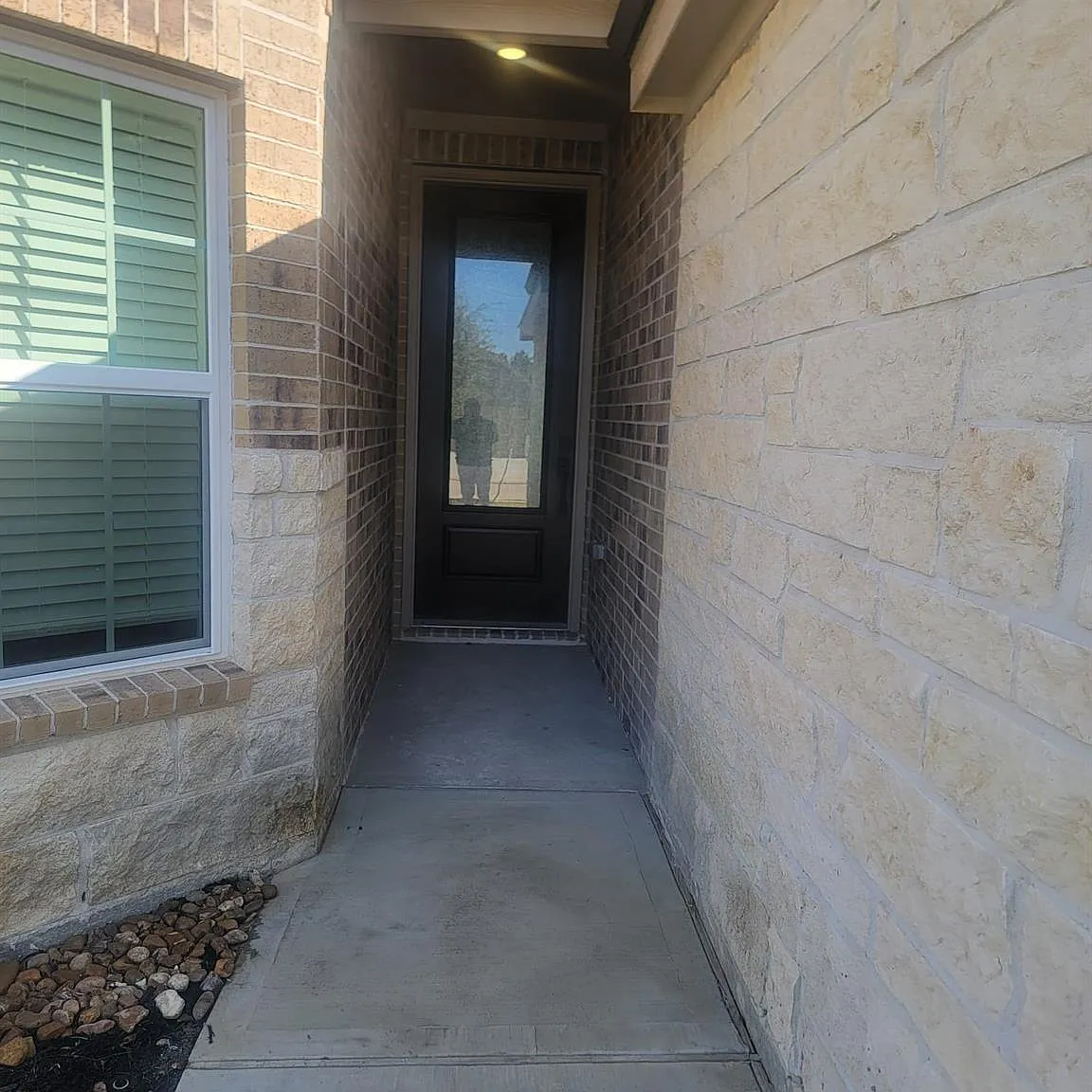 4 bed, 2.5 bath, 2185 sqft, $2,800 — Photo 4