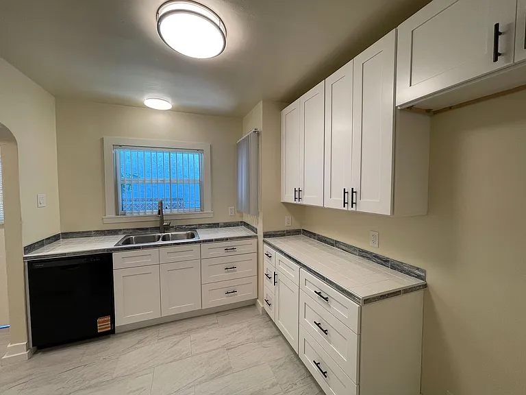 204-206 N. Cedar St. — Photo 11