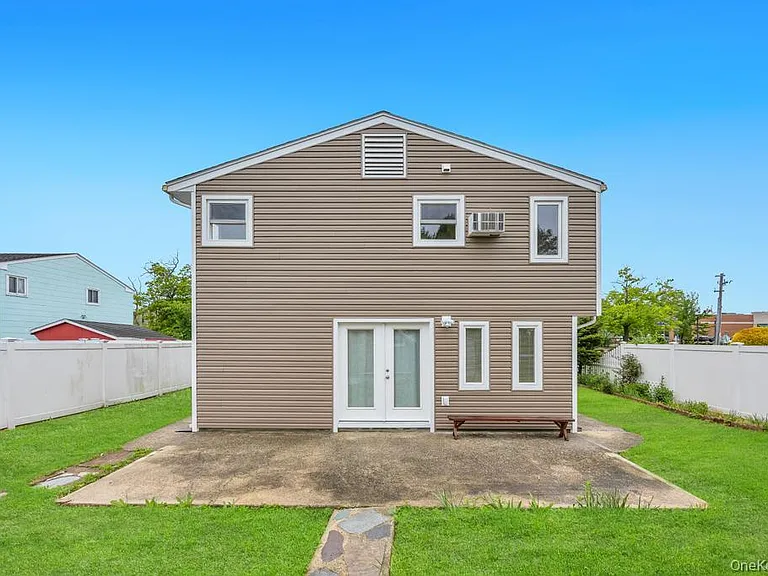 405 Massapequa Ave — Photo 27