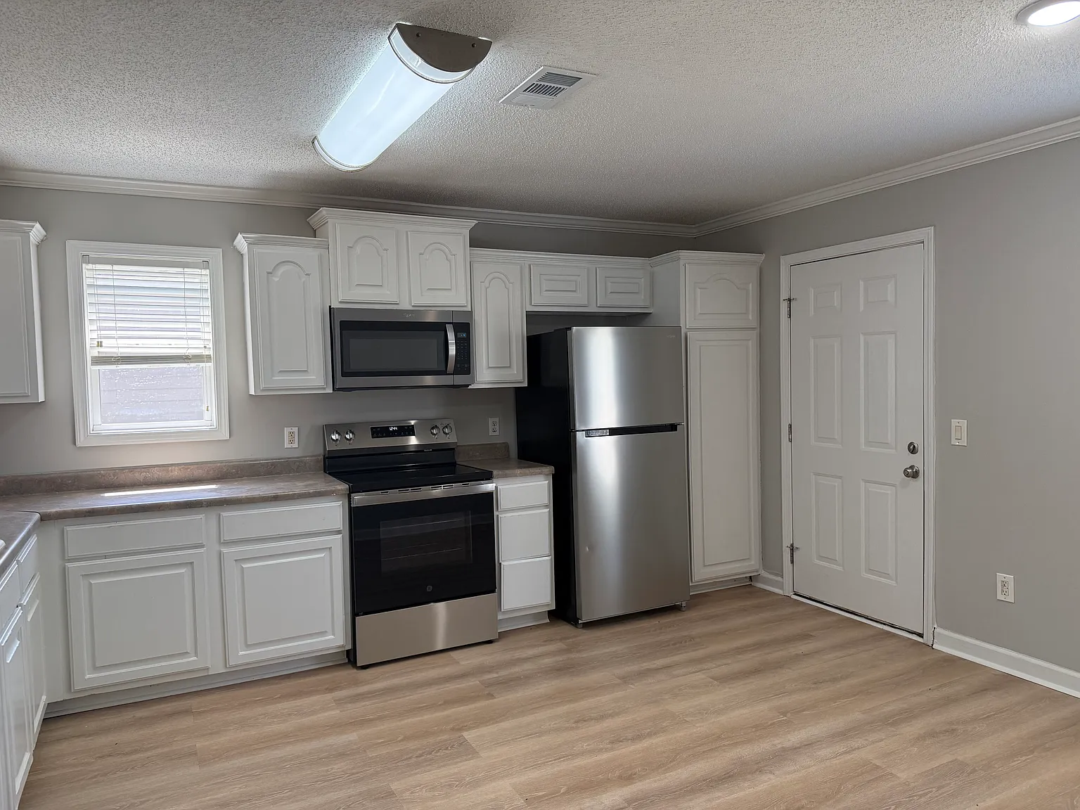 3 bed, 1446 sqft, $1,450 — Photo 3