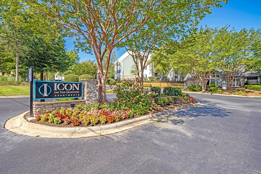 Icon on The Greenway Apartments — Photo 4
