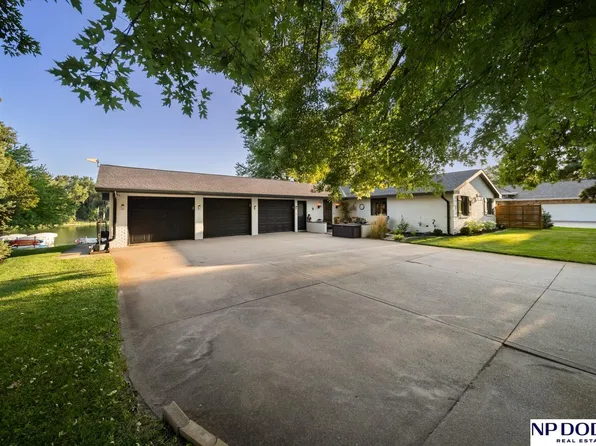 5154 Ventura Dr, Fremont, NE 68025