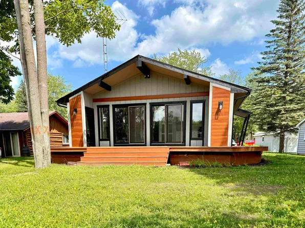 3331 Lakeshore Dr, Gladwin, MI 48624