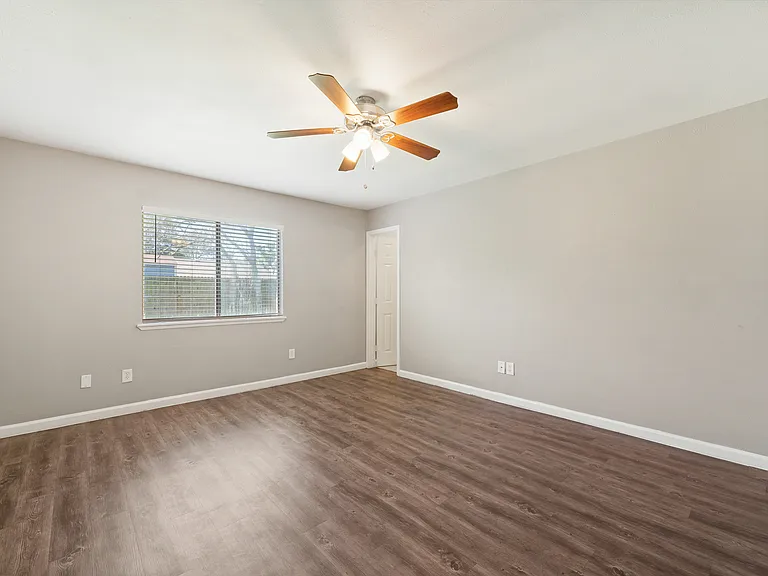 17615 Autumn Hills Dr — Photo 22