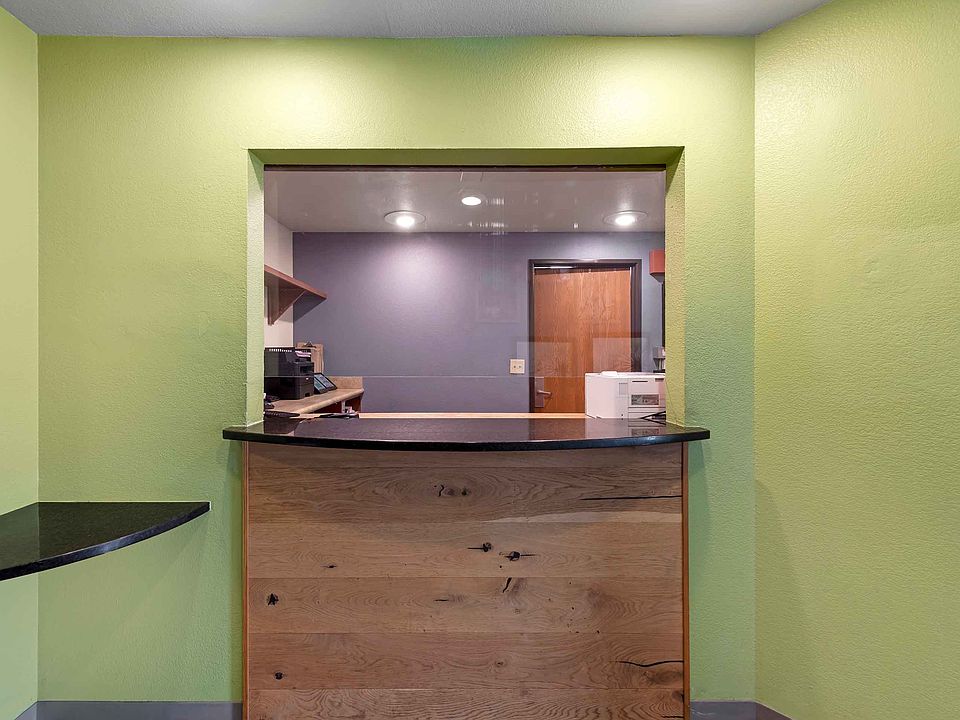 Lobby and Guest Check-in