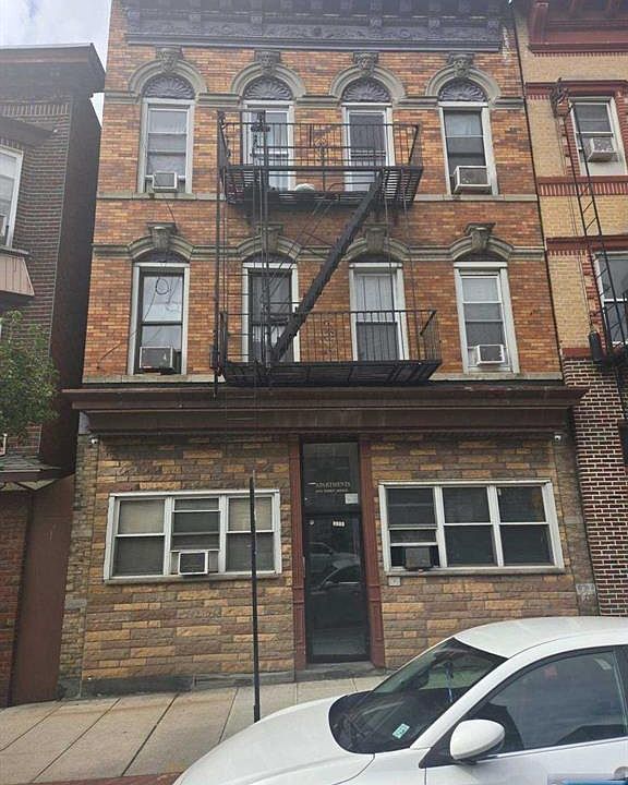 1st image of 1605 Summit Avenue