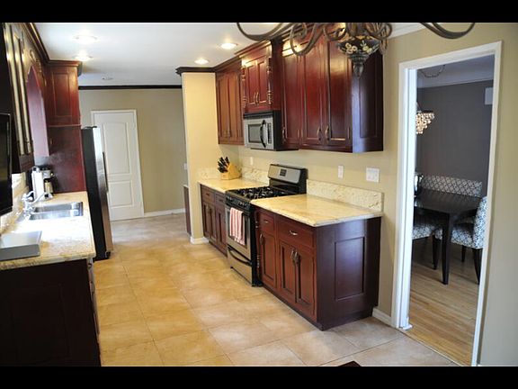 4th image of 6620 Maryland Dr