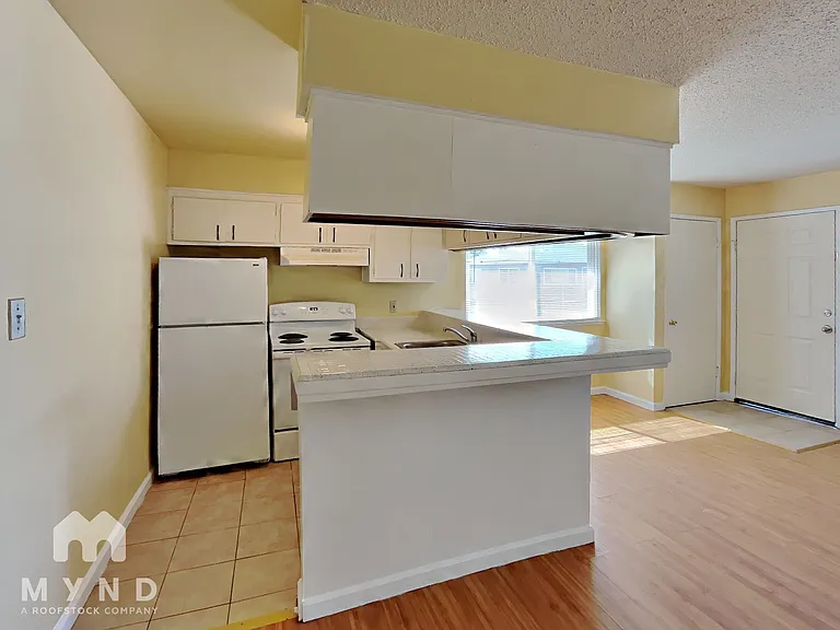 4137 Apostolo Cir #4 — Photo 2