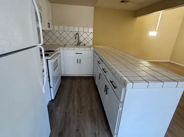1020 Willow Tree Dr Unit B, Las Vegas, NV 89128
