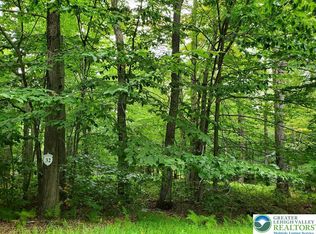39 Oak Leaf Ln, Pocono Lake, PA