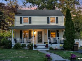 12 Hudson Ave, Waldwick, NJ 07463
