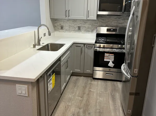 Lawrence Arms Apartments, 906 Burbank Dr #A, Santa Clara, CA 95051