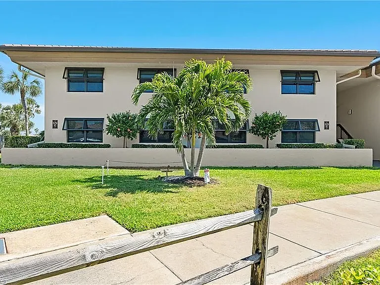 579 Seaview Ct #2 — Photo 30
