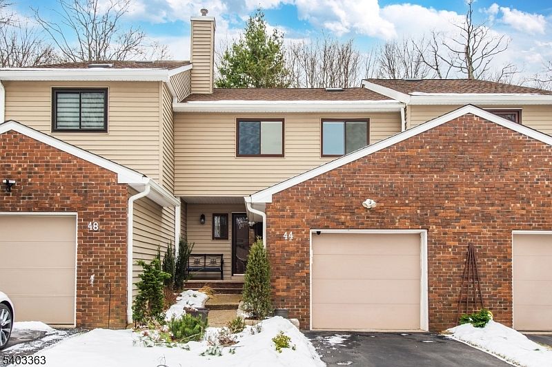 1st image of 44 Littlewood Ct