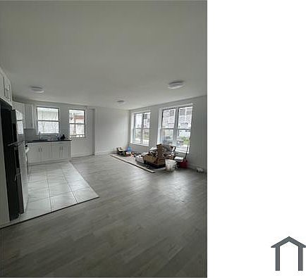 3rd image of 3821 Maple Ave #1F