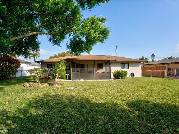 5th image of 1032 NE Van Loon Ln