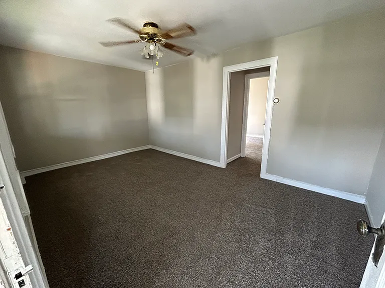 920 Roland Ave — Photo 2