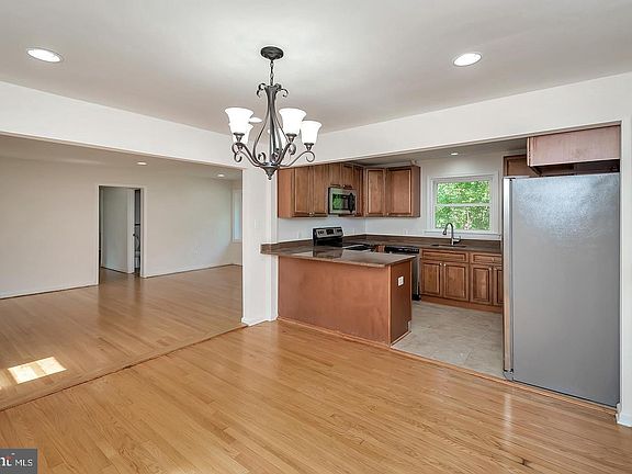 3rd image of 5825 Piedmont Dr